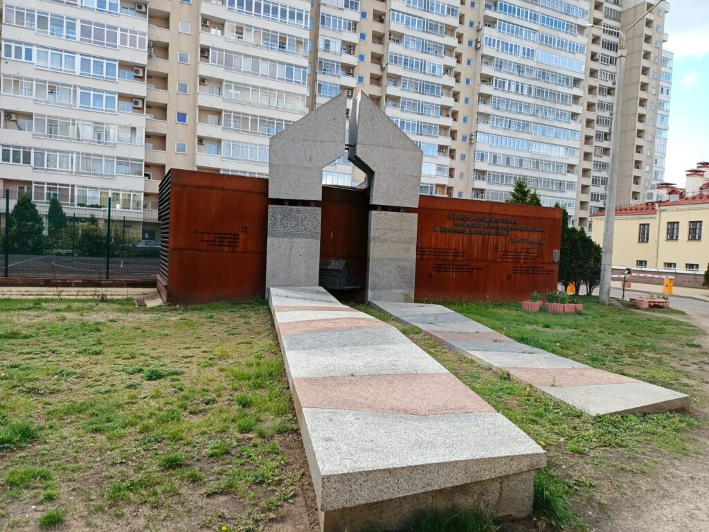 Мемориальный комплекс на месте дома, в котором родился поэт Максим Богданович