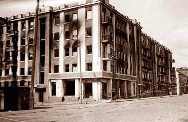 Третий дом Советов после пожара во время войны
