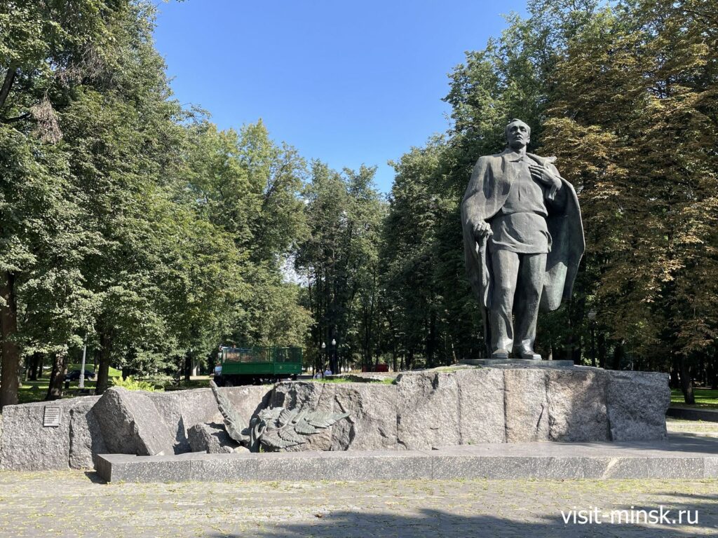 Памятник Янке Купале в одноименном парке