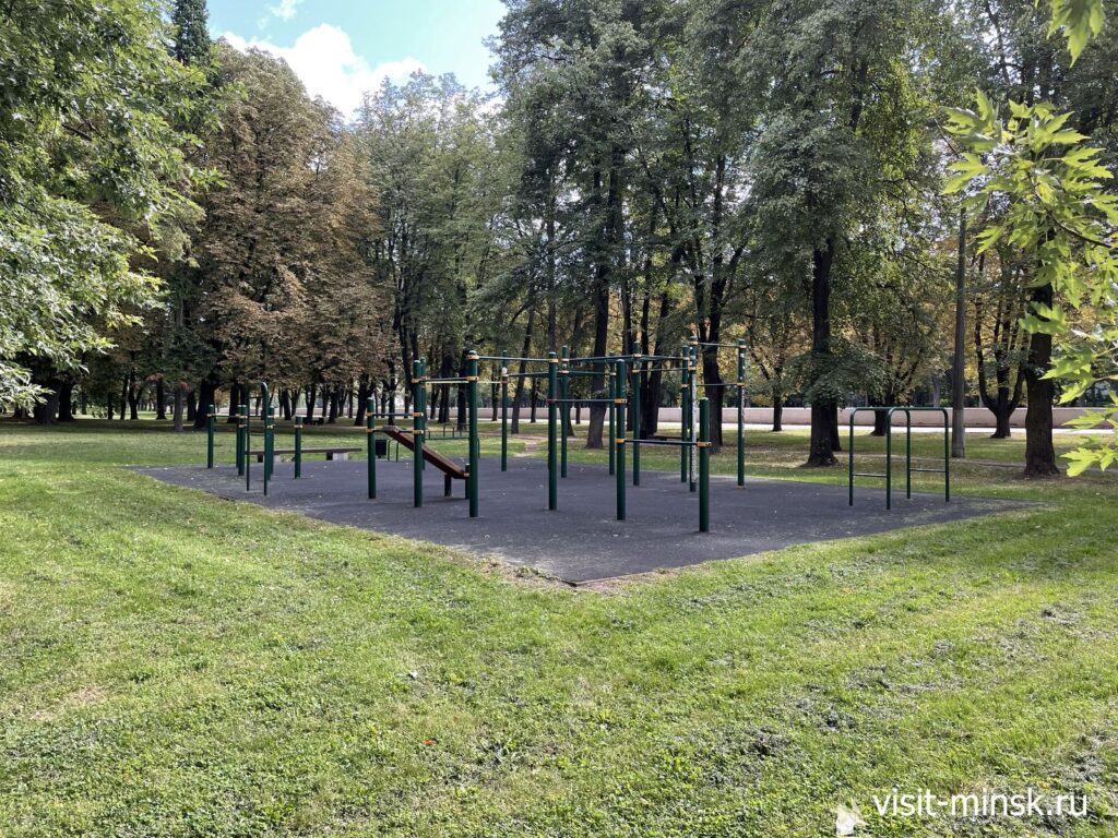 Воркаут площадка в сквере Марата Казея в Минске
